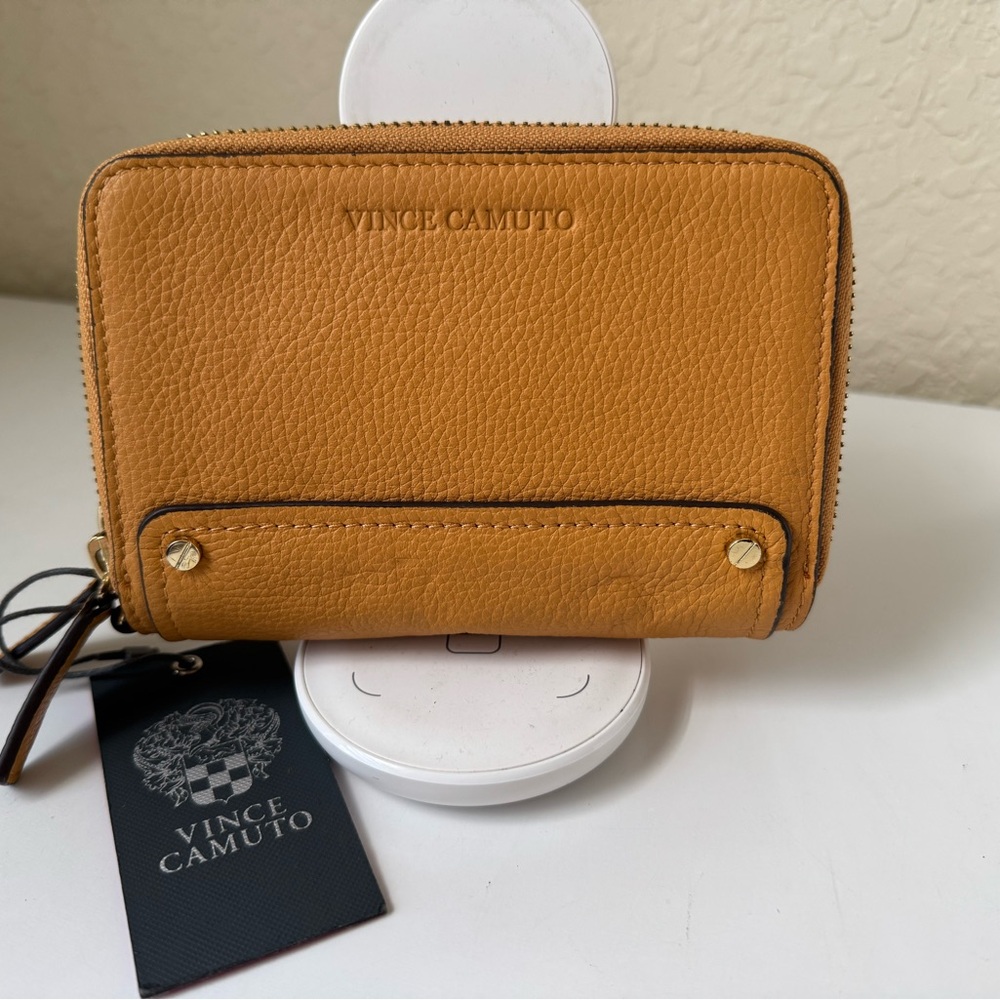 Vince Camuto Mustard Leather Women’s Wallet 🦋